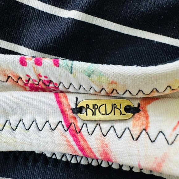 Ripcurl Strappy Back Floral Reversible Stripes Black Bikini Top XS - Picture 4 of 5